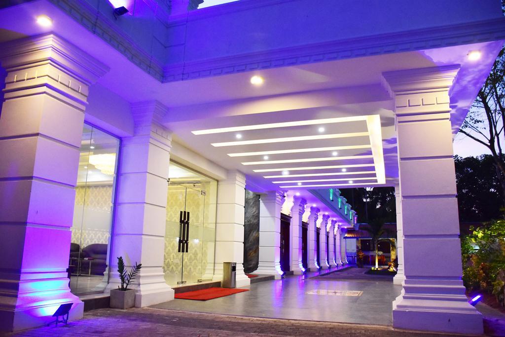 Euro Star Hotel Katunayaka Exteriör bild