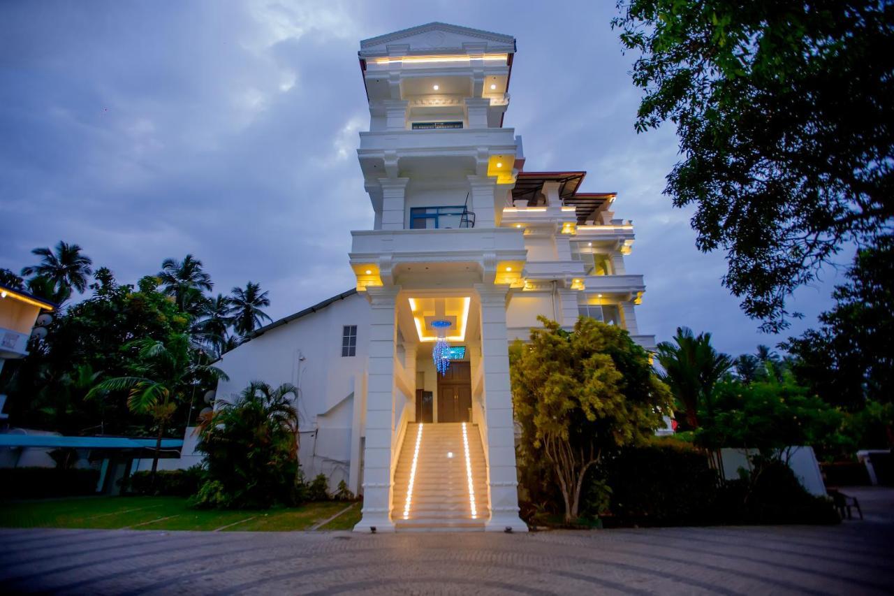 Euro Star Hotel Katunayaka Exteriör bild